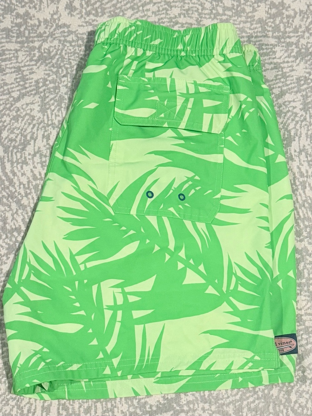 ⛔️ SOLD ⛔️ Vineyard Vines ///  Men’s Printed Chappy Green Palm-Print Swim Trunks - Picture 6 of 6